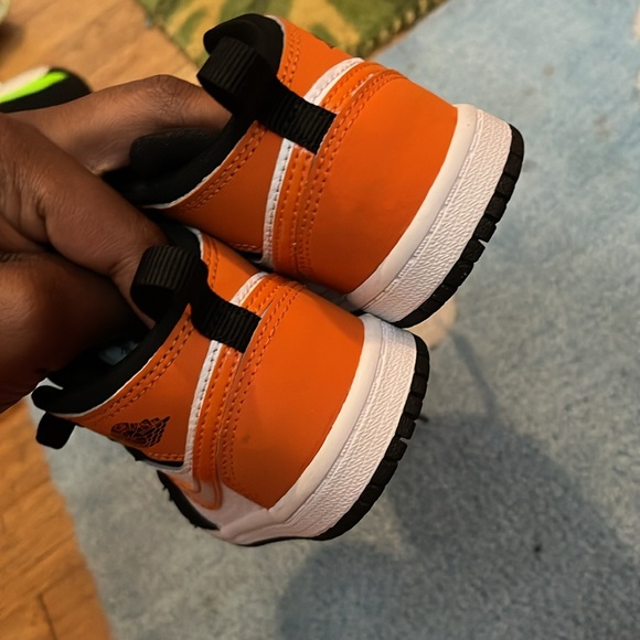 Toddler Air Jordan 1 Mid ‘Shattered Backboard’ - Picture 3 of 3